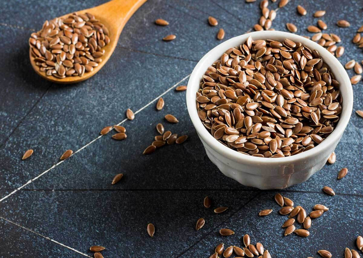 چرا تخم کتان را باید هر روز مصرف کنید؟ از کاهش وزن تا مبارزه با سرطان!